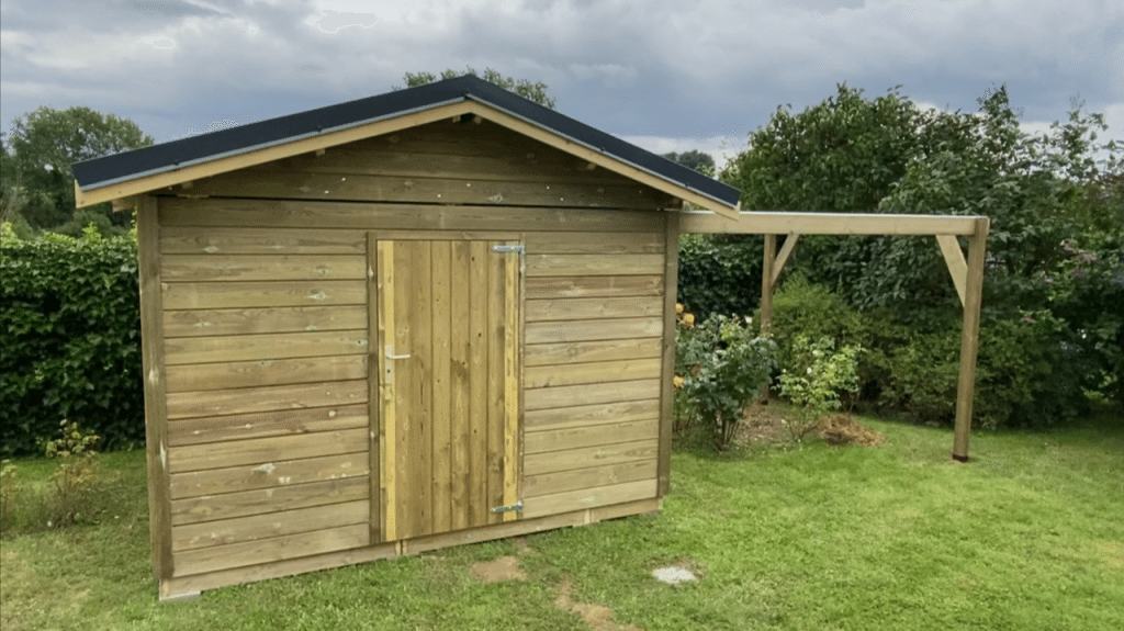 houten tuinschuur met zadeldak