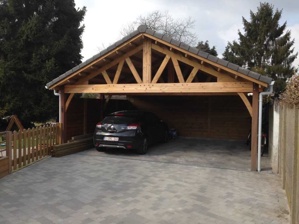dubbele houten carport met schuin dak