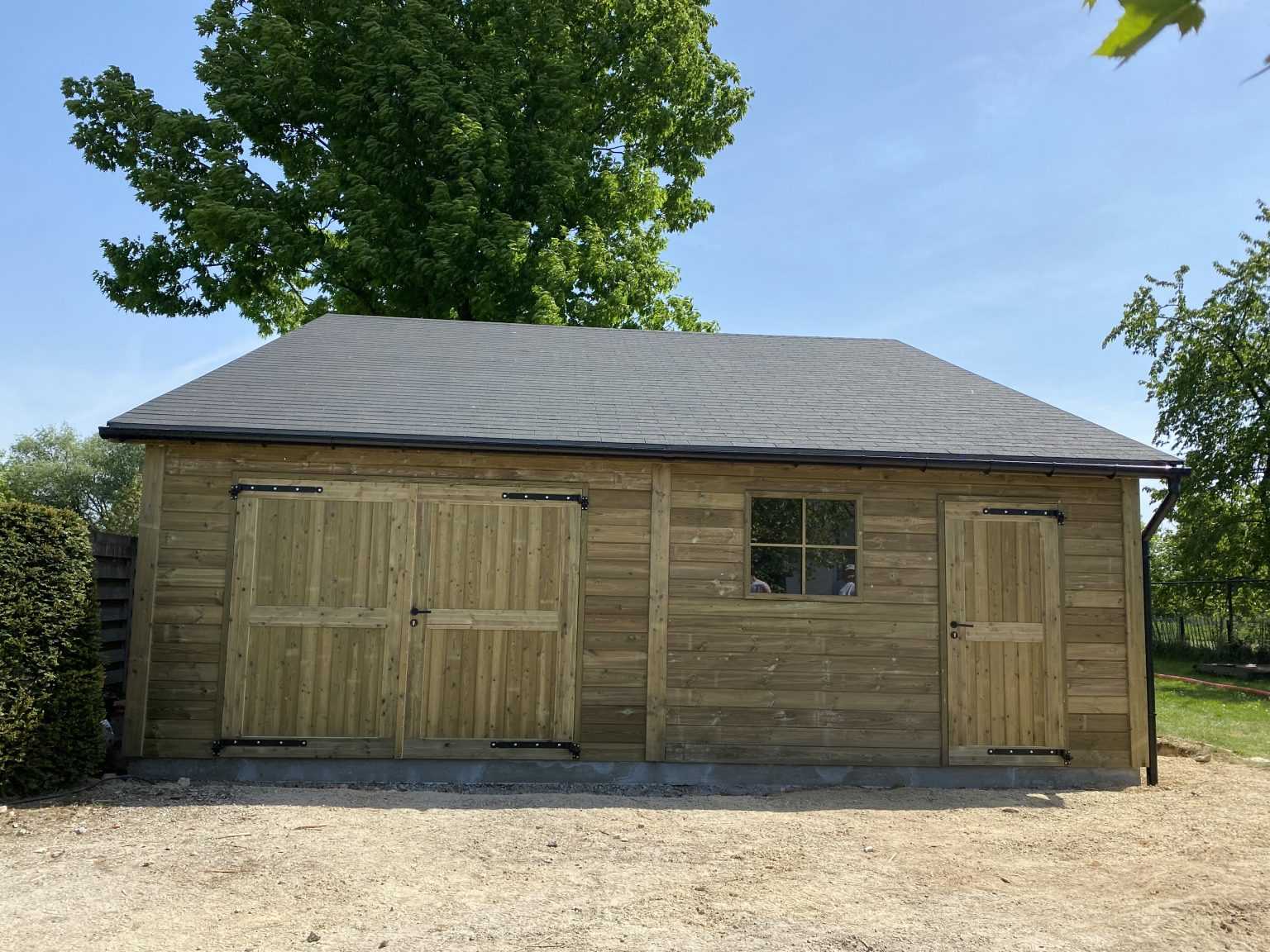 houten tuinhuis met zadeldak